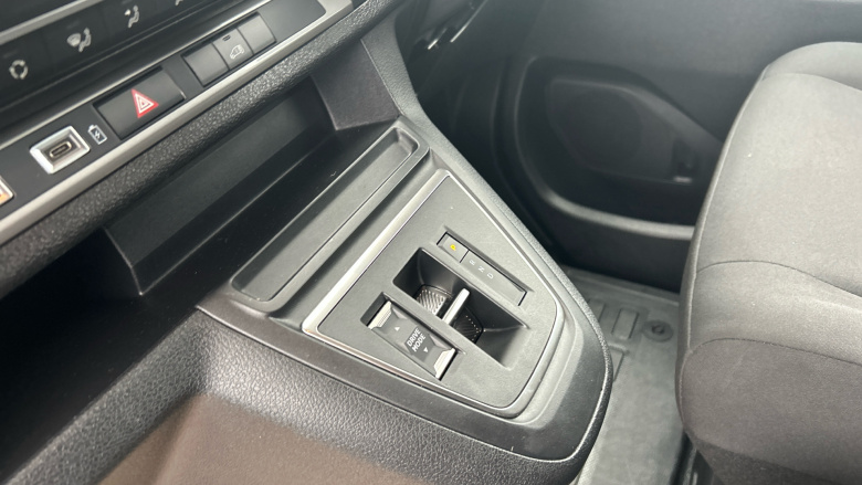 Peugeot Expert E-L1 100kW 75kWh Professional Van Auto